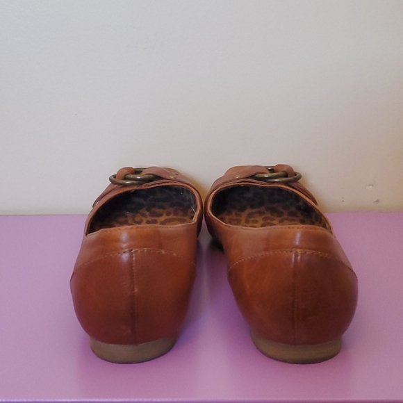 ⛱3/$20 Jessica Simpson buckle flats - hickory - Picture 5 of 6